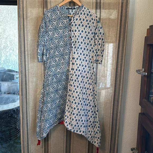 Amari beach cover up/tunic size L fun tassels at hemline - Picture 2 of 7